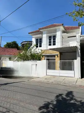 06. Disewakan rumah kosongan 2 lantai Lt 190m di dharmahusada