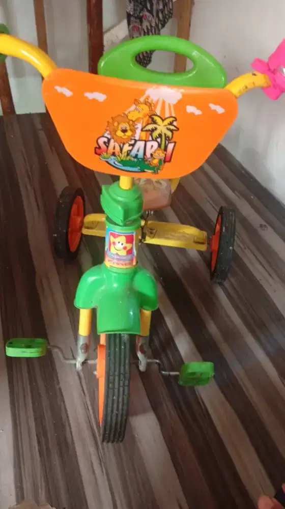 Sepeda roda tiga