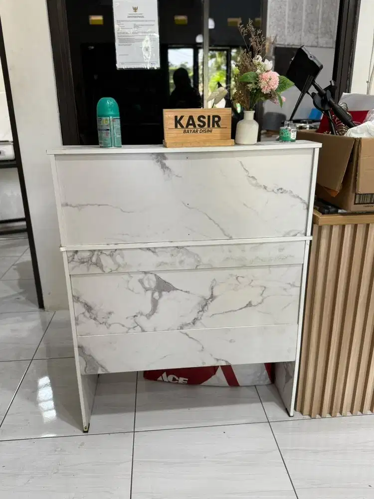 Meja Kasir cantik