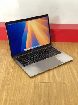 MacBook Pro 2018 A1989 , 13 inch , 8/256