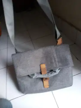 Tas Slempang,bisa lipat bisa Panjang,muat banyak,bhan kain+kulit.Bagus
