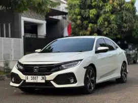 Honda Civic E 1.5 Hatchback At 2017 Putih Orchid Mutiara