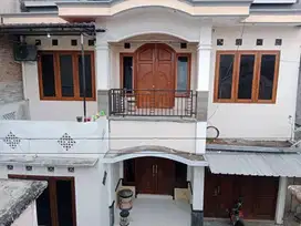 Disewakan rumah nyaman di dekat pusat kota.