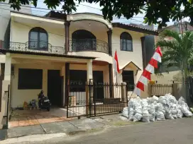 Rumah mewah harga murah dijual Bu Biilymoon pondok kelapa