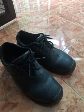 Sepatu safety Dr Osha