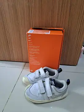 NIKE PIKO 5 PRELOVED
