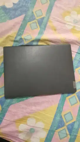 Laptop Lenovo tipe IP 3 slime