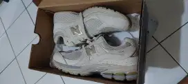 White NB size 8 1/2 or 42