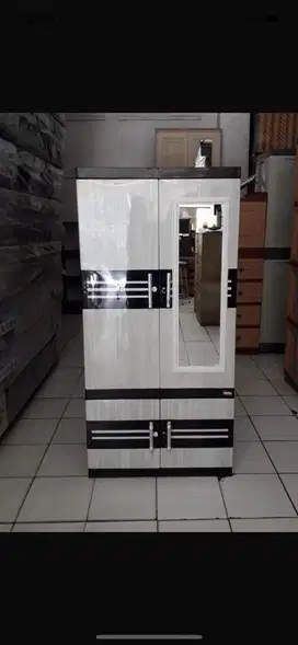 Lemari plastik gantungan