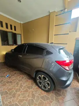 HRV 1.8 Prestige Tahun 2015