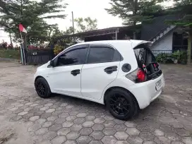 Honda brio 2014