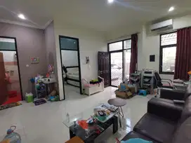 Rumah Taman Pondok Indah Wiyung Surabaya Barat 1,5 Lantai Furnish