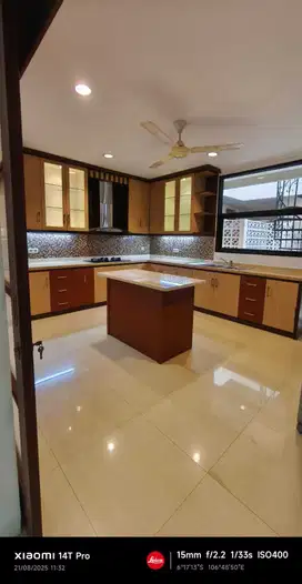 Rumah Klasik Lingkungan Tenang Ada Kolam Renang Di Ampera Jakarta