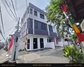 Rumah siap huni 3 lantai 5 menit dari halte  busway Kemayoran