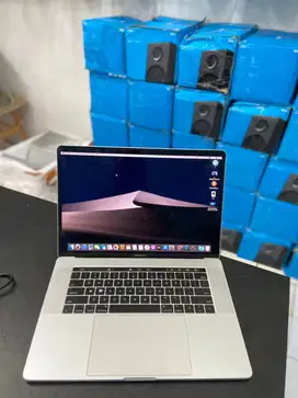 MACBOOK PRO TOUCHBAR 15 INCH 2017 CORE I7 RAM 16GB ⁠DUAL VGA RA-EC