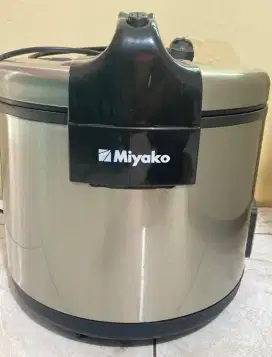 Magic Com ukuran Besar (5 Liter)