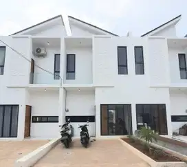 Rumah mewah clasiik 2 lantai harga murah di pamulang