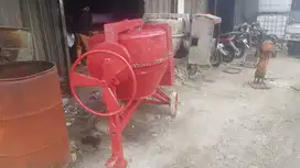Mesin Mixer Cor Beton Tiga Berlian Kondisi Siap Kerja