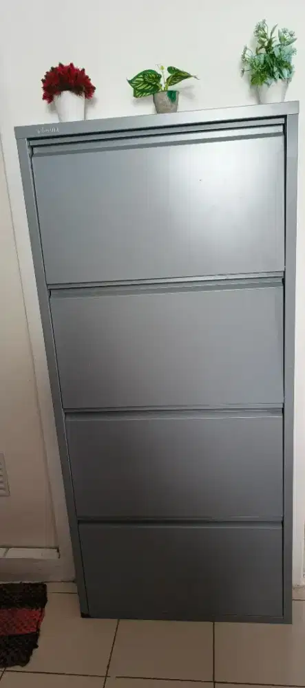 lemari sepatu informa