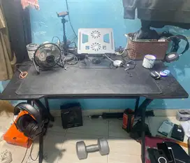 meja gaming dan alat” gaming