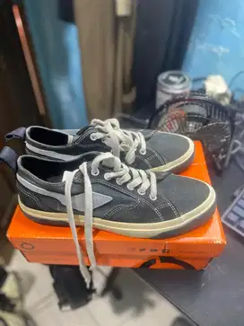 Sepatu casual HRGT