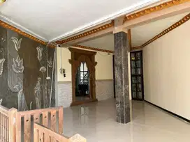 Rumah 2 Lantai, 3 Kamar Tidur Unfurnished di Srondol Bumi Indah