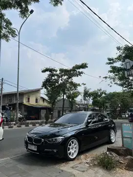 BMW 320i 2012 Bensin