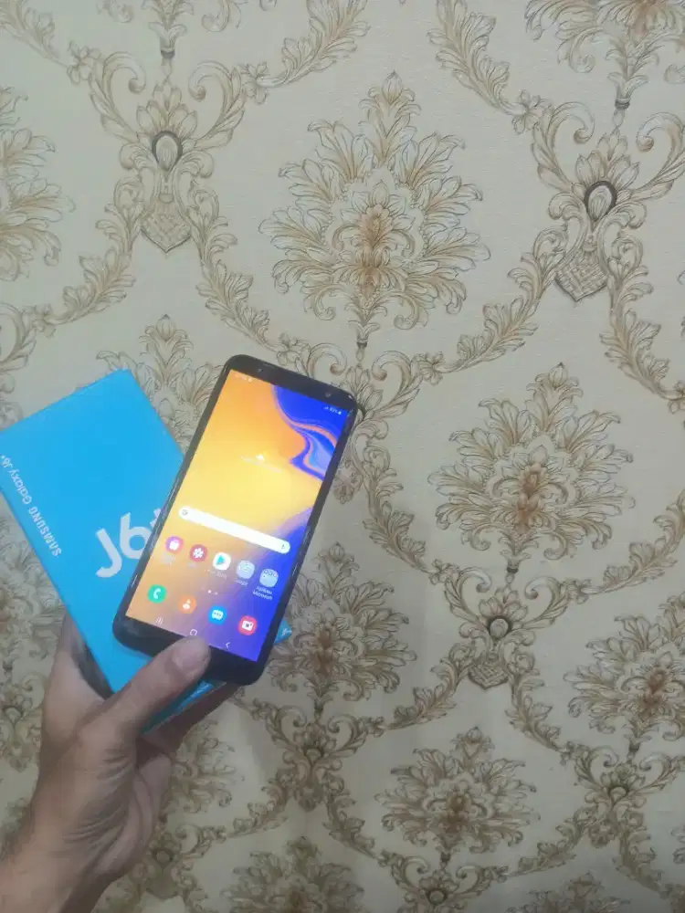 Samsung j6 plus ram 3/32 normal semua minus pemakain hp sm dus