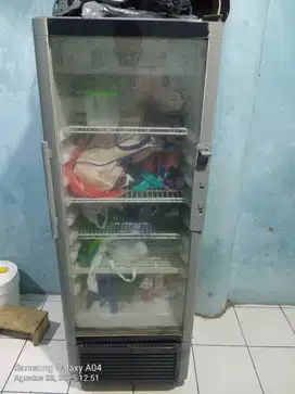 showcase pendingin minuman