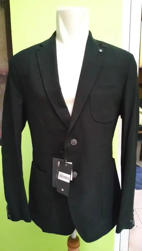 jas pria
outwear 
JOBB
hitam
slim fit
size 52