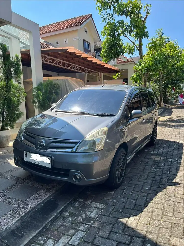 Nissan Grand Livina L11
