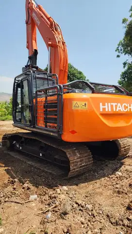 Excavator hitachi zx210F thn 2016