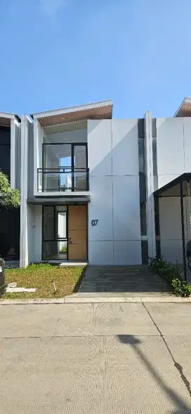 Rumah Take Over 2 lantai di Lippo Cikarang