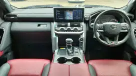 Odo 1000 Land Cruiser LC 300 GR-S 2024 Akh