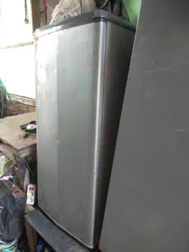 Kulkas satu pintu dingin beku normal merk Sanyo gratis kirim