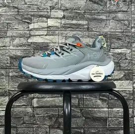 Sepatu hiking hoka