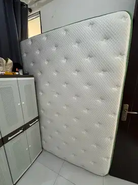Springbed Novilla 160x200 pemakaian baru 3 bulan.