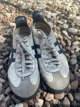 Sepatu Onitsuka Tiger size 40.5
