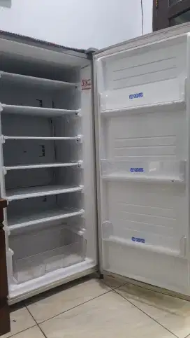 Freezer SHARP FJM189