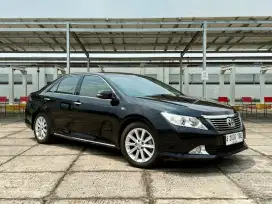(km 20rb)Toyota Camry V 2.4 AT. Tahun 2014. Hitam. Perfect cond