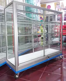 Etalase Panjang 1,2M Pakai Roda Besar & Kunci