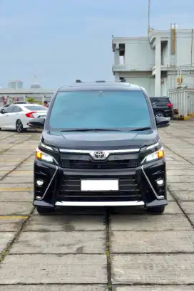 TOYOTA VOXY 2018 KM 30RB