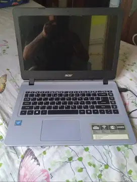 Di jual laptop bekas Acer .1.5 tahun pemakaian