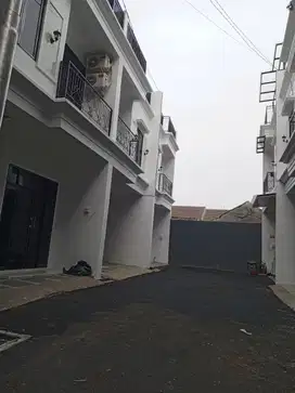 Rumah Cluster 790 juta di Jl Gandaria Jagakarsa Murah Akses mobil