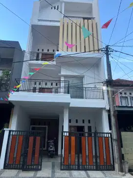 Jual Rumah 4 Lantai di Taman Harapan Baru Bekasi Kota (C0689)