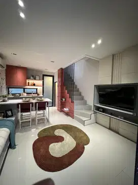 TIDAK PERLU BINGUNG! Booking Sekarang Nikmati Rumah 3 Lantai Mepet BSD