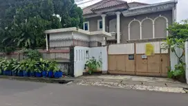 RUMAH MEWAH DI KARET PEDURENAN