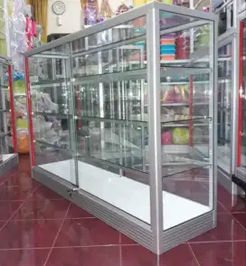Etalase 1,5 Meter × 1 Meter Untuk Perlengkapan Toko