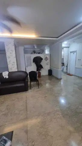 Dijual Rumah Mewah Hoek di Mutiara Taman Palem