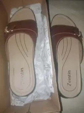 Dijual sandal msh baru size 38 msh baru